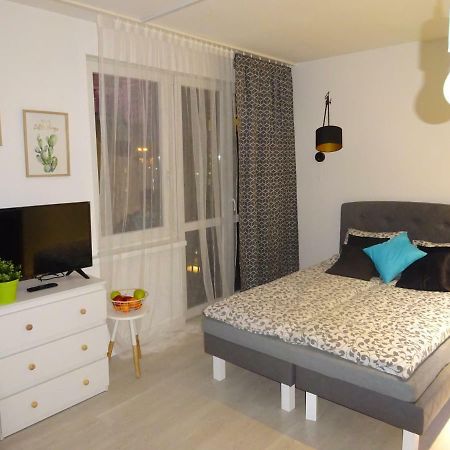 Apartament Nikola Varşovia Exterior foto